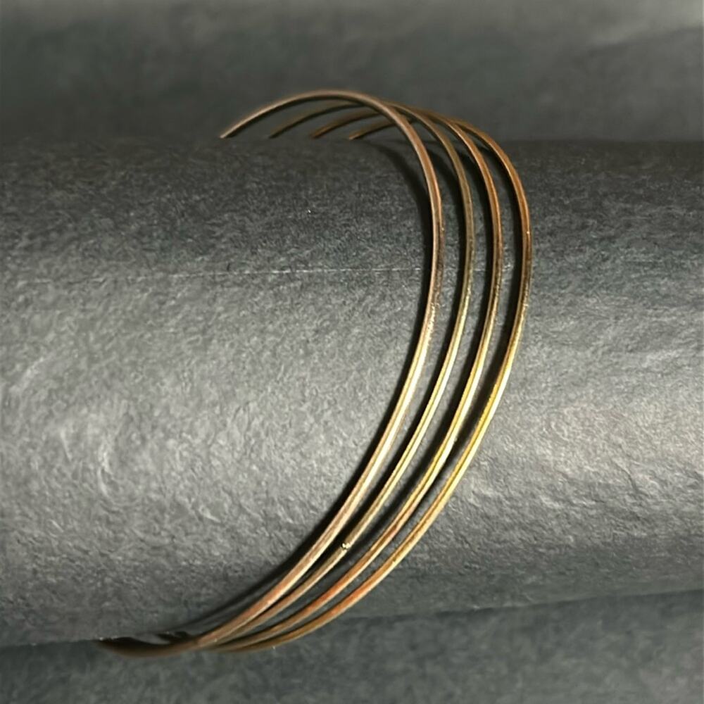 Set of 4 women’s vintage dainty gold tone bangle bracelets one size‎